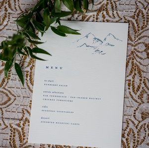 Vintage-style lace table runners